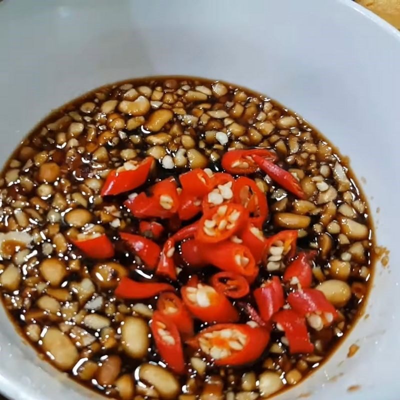 Step 4 Mixing soy sauce in soy sauce noodles