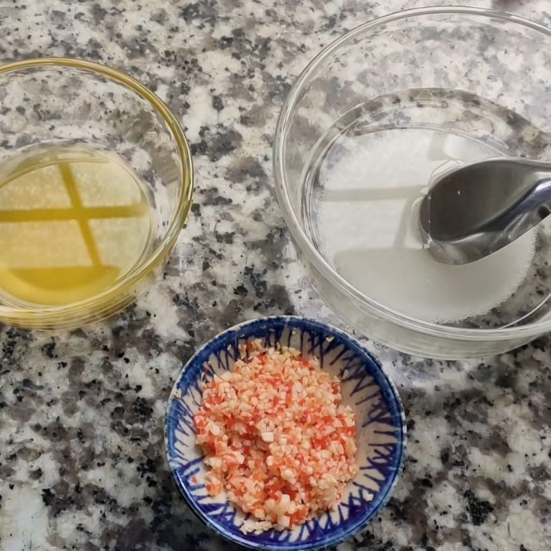 Step 5 Mixing soy sauce Shrimp noodle with sausage