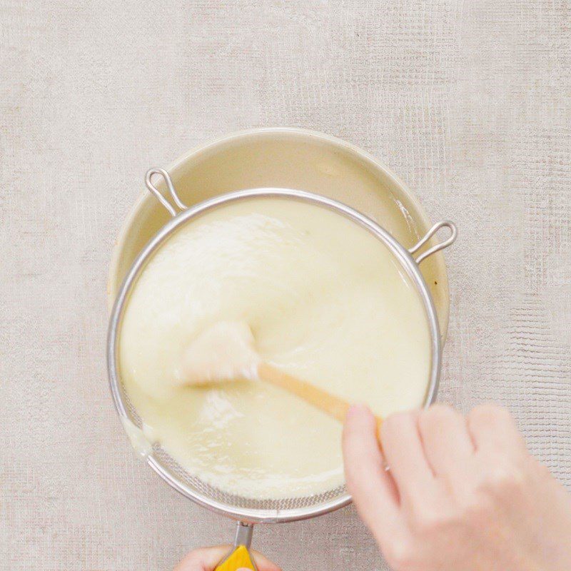 Step 2 Prepare the yellow flour mixture Green Bean Cake