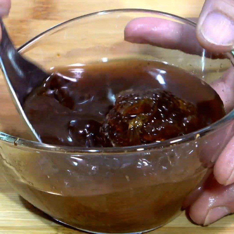 Step 2 Make the sauce Dried shrimp stir-fried with fish sauce