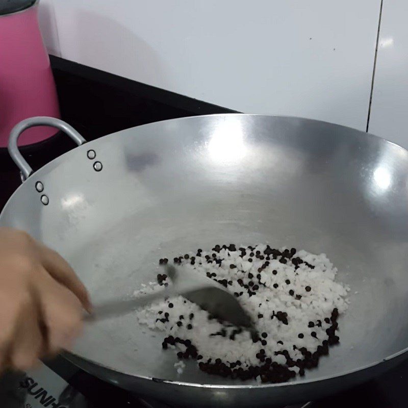 Step 2 Fry salt and pepper Dried shrimp fried with salt