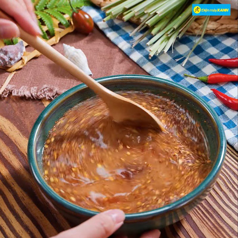 Step 2 Make spicy sauce for clam and spicy stir-fried meat