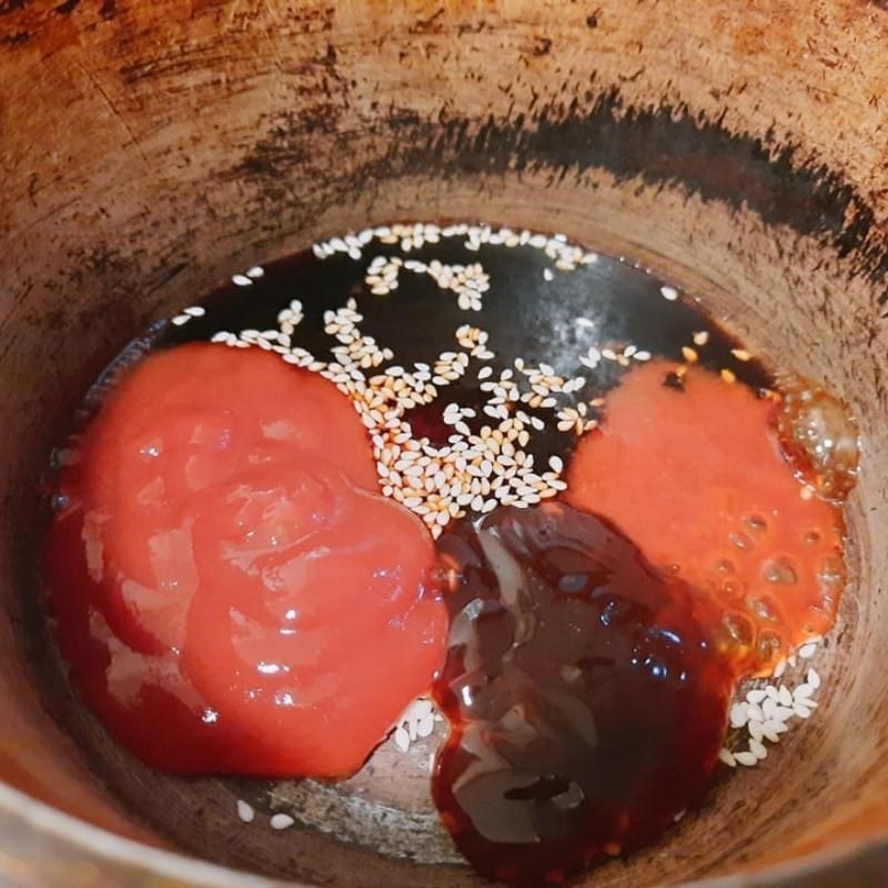 Step 4 Prepare the dipping sauce for grilled beef with five spices using a glass grill