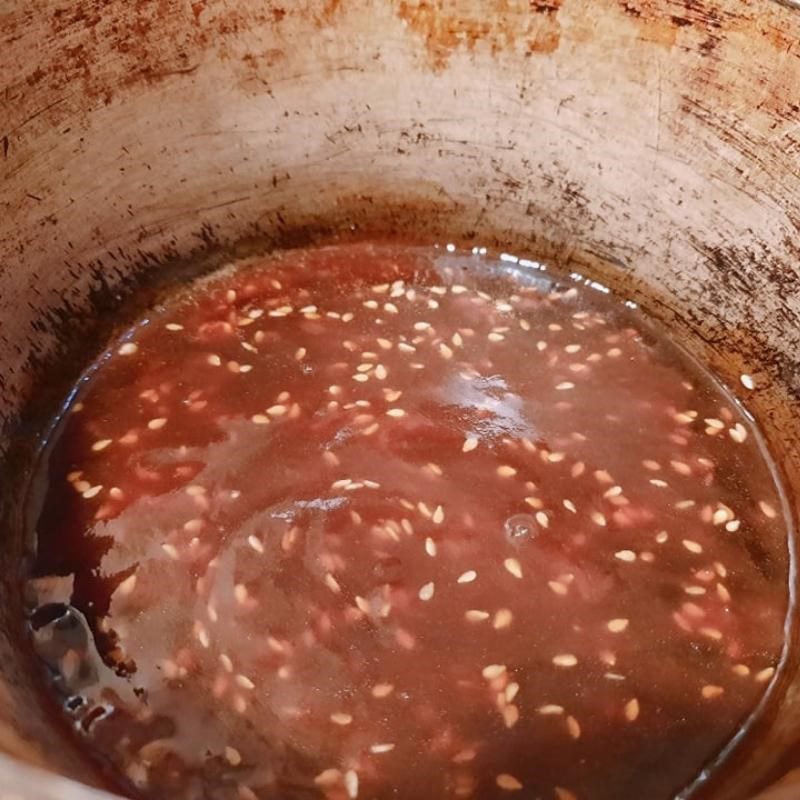 Step 4 Prepare the dipping sauce for grilled beef with five spices using a glass grill