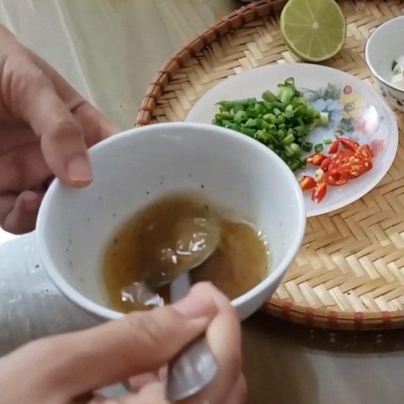 Step 2 Make the sweet and sour sauce for Sweet and Sour Dried Anchovies