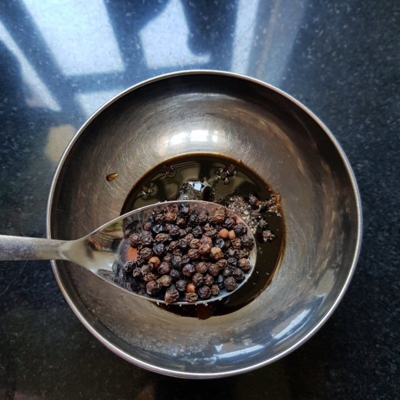 Step 1 Prepare black pepper sauce for grilled beef