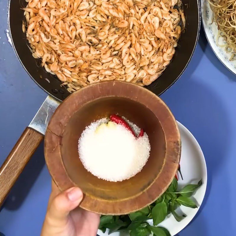 Step 3 Prepare the salad dressing for banana flower salad with shrimp