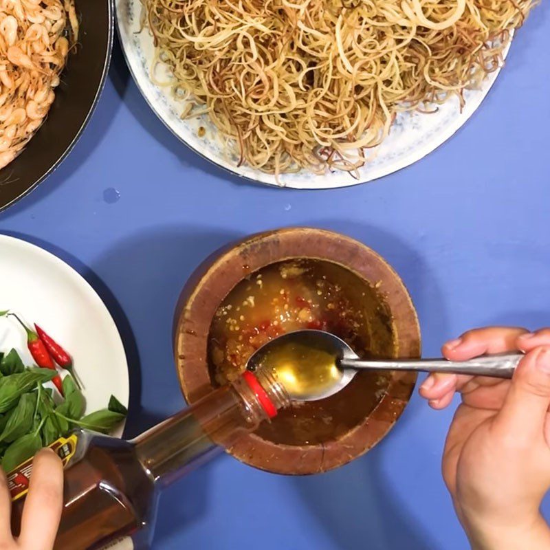 Step 3 Prepare the salad dressing for banana flower salad with shrimp