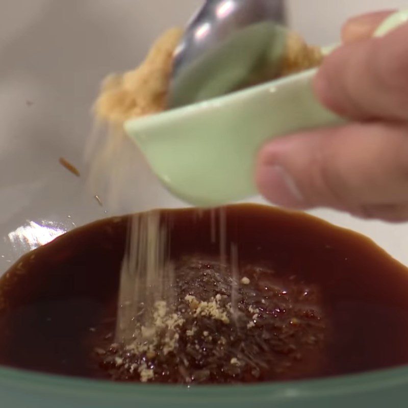 Step 3 Mix the sauce and marinate the duck meat for soy sauce braised duck