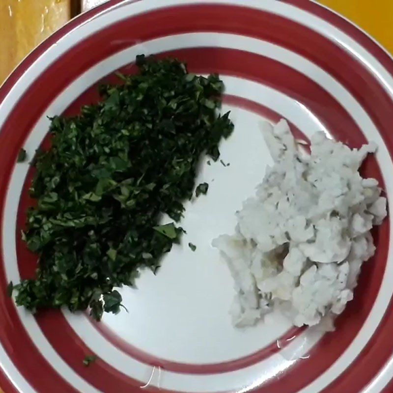 Step 3 Shredding the goby fish Fish porridge with water spinach