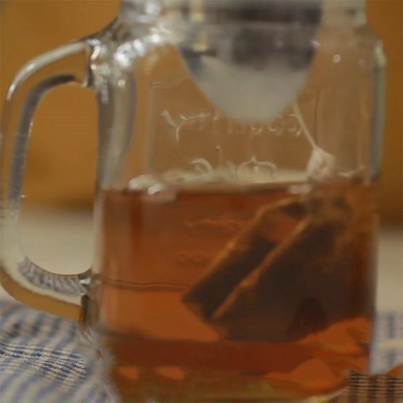 Step 1 Brew the tea for Peach Tea Panna Cotta Jelly