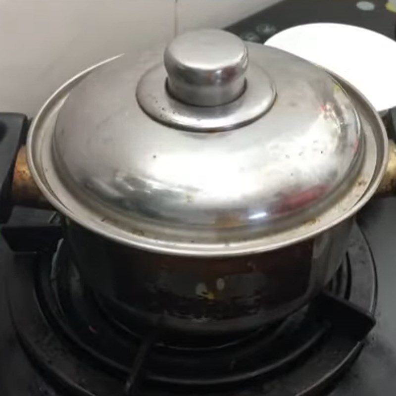 Step 1 Brew and steep Phuc Long milk tea