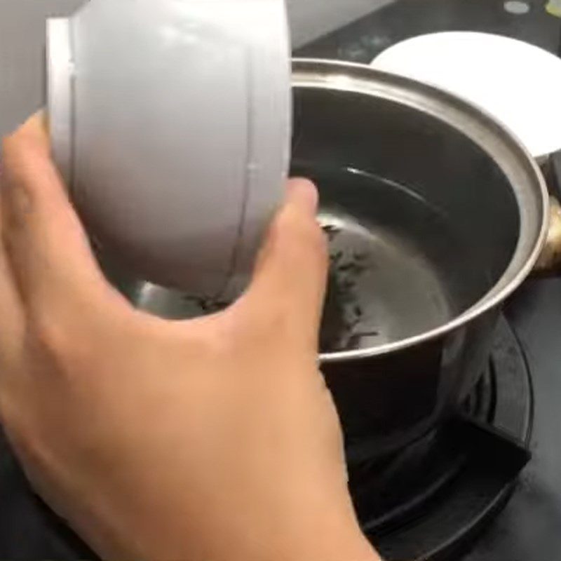 Step 1 Brew and steep Phuc Long milk tea