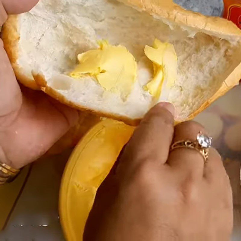 Step 2 Spread butter for the dry beef satay toasted bread