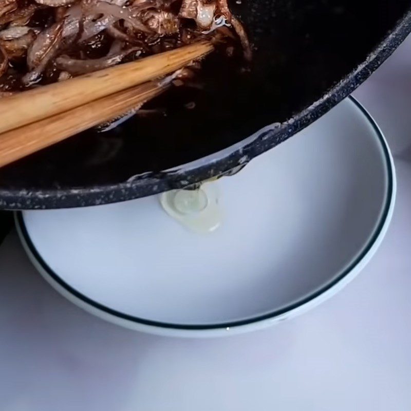 Step 3 Frying shallots Fresh tofu sausage