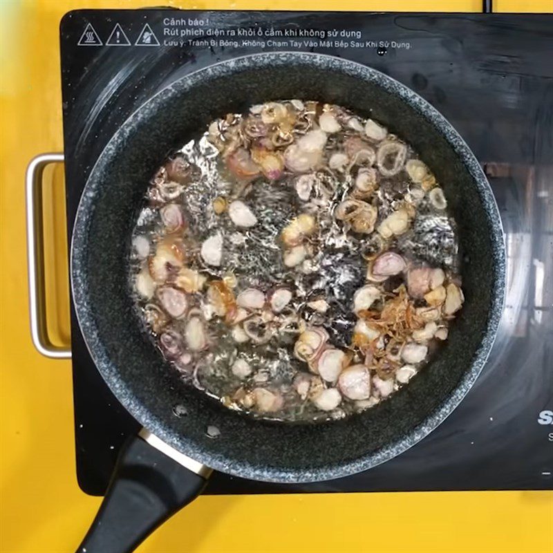 Step 3 Sauté shallots for Pork Bone Hu Tieu