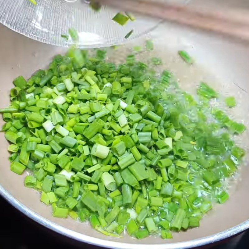 Step 2 Make scallion oil for mixed rice paper with scallion oil and satay