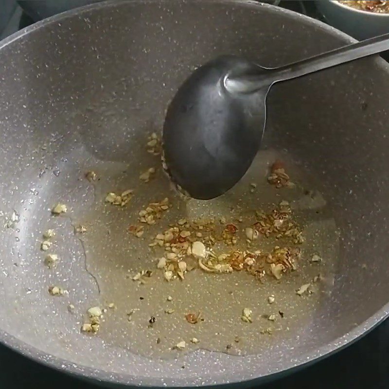 Step 5 Frying Shallots and Garlic for Stinky Crab Noodles - Gia Lai Crab Noodle Soup