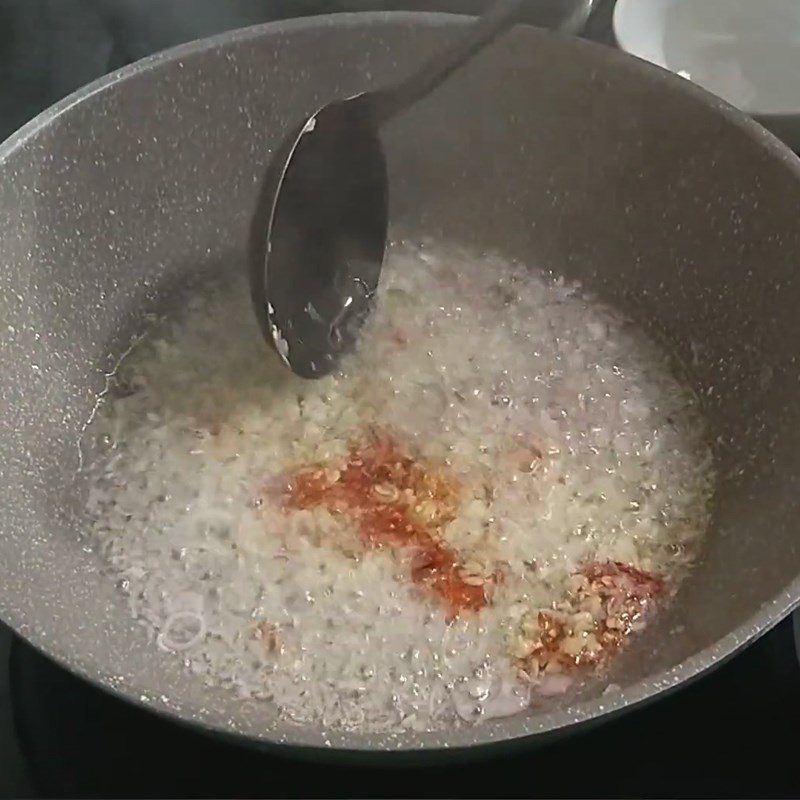 Step 5 Frying Shallots and Garlic for Stinky Crab Noodles - Gia Lai Crab Noodle Soup