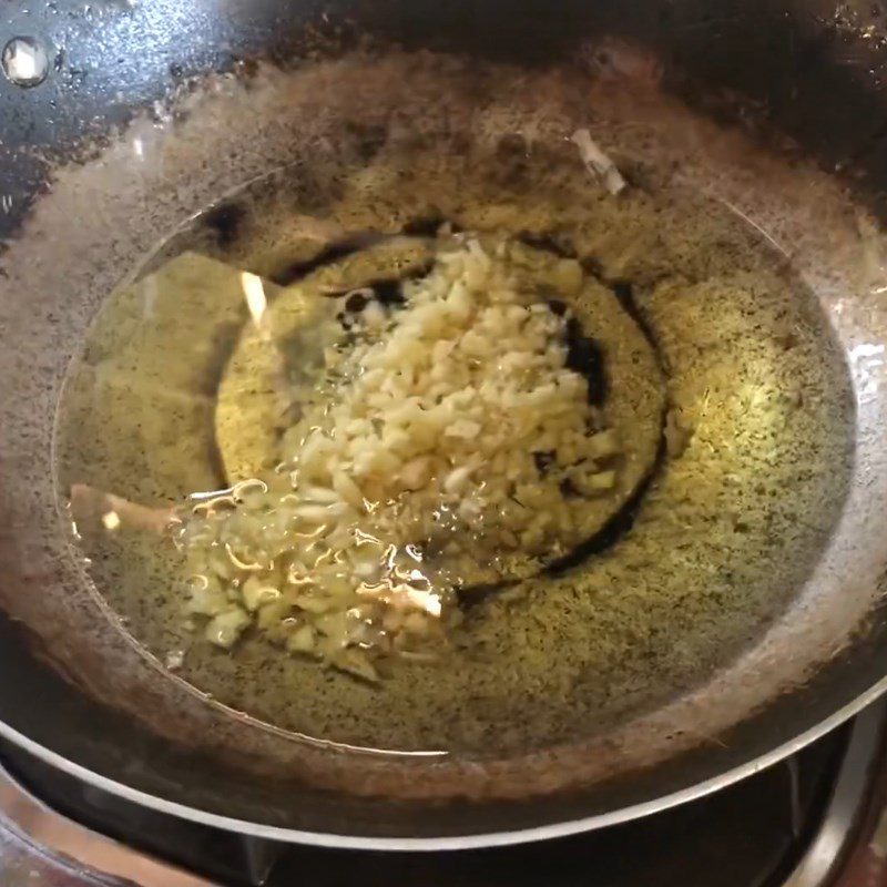 Step 5 Frying Garlic Steamed Carp Hong Kong