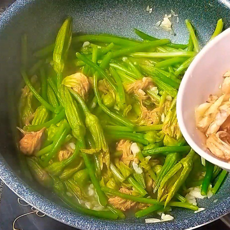 Step 2 Fried Garlic and Squash Blossoms Fried Squash Blossoms with Garlic