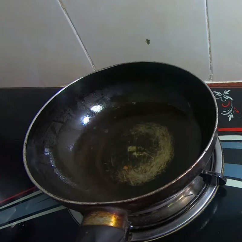 Step 4 Frying Garlic Beef Ball Noodle Soup