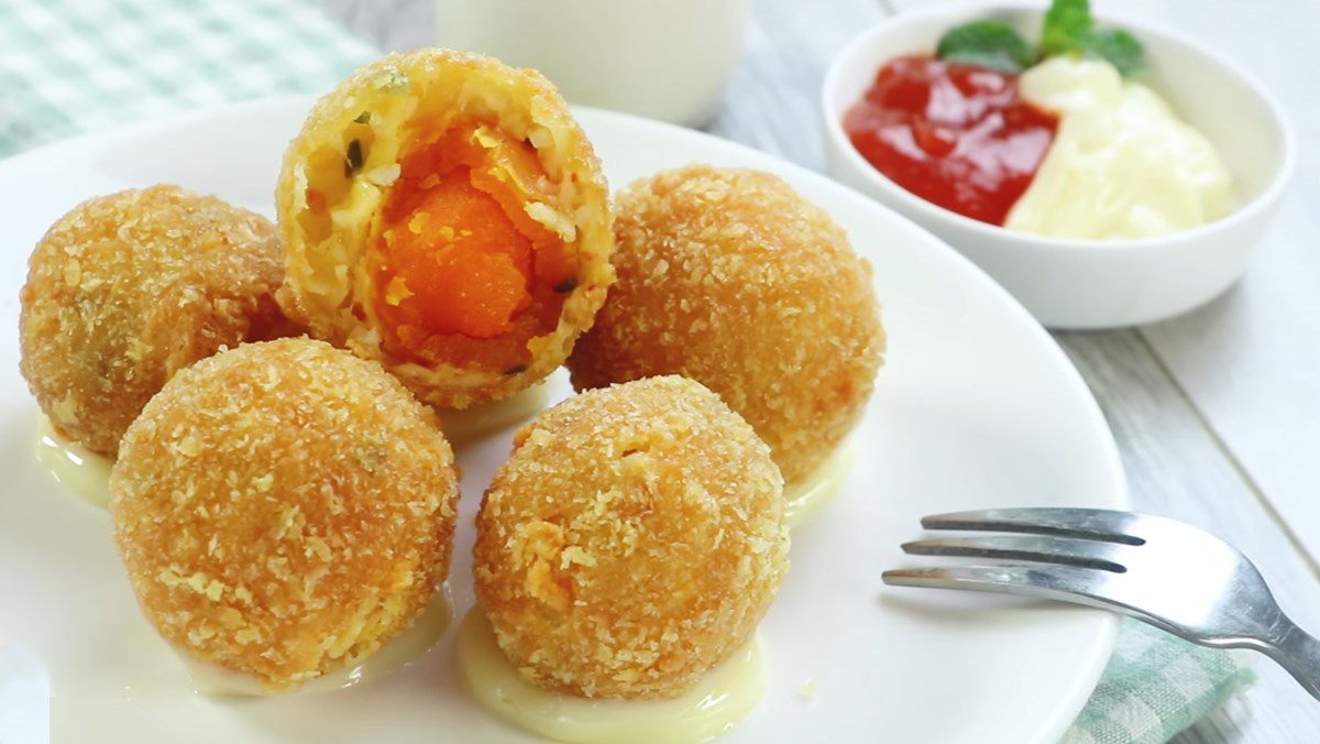 Fried Cheese Balls Wrapped in Salted Egg