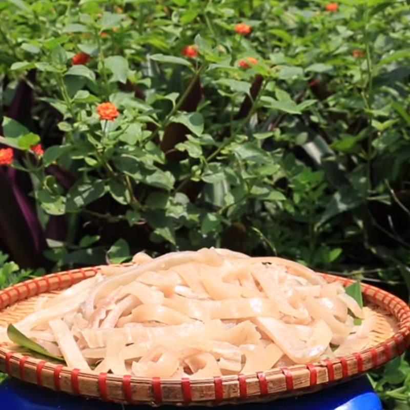 Step 4 Dry the pork skin Crispy fried pork skin with Thai sauce