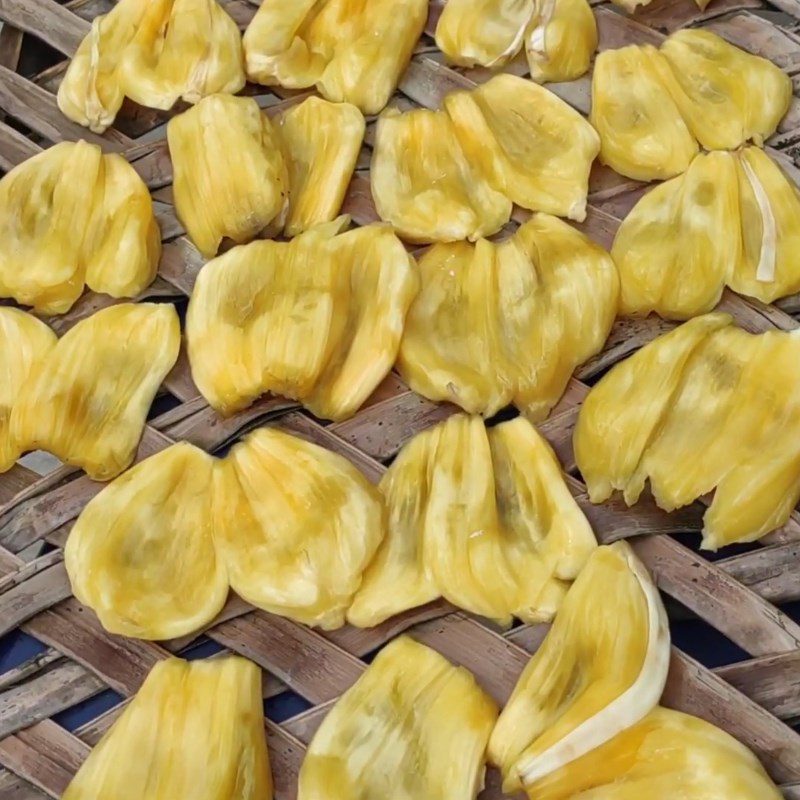 Step 2 Drying jackfruit Dried jackfruit sun-dried