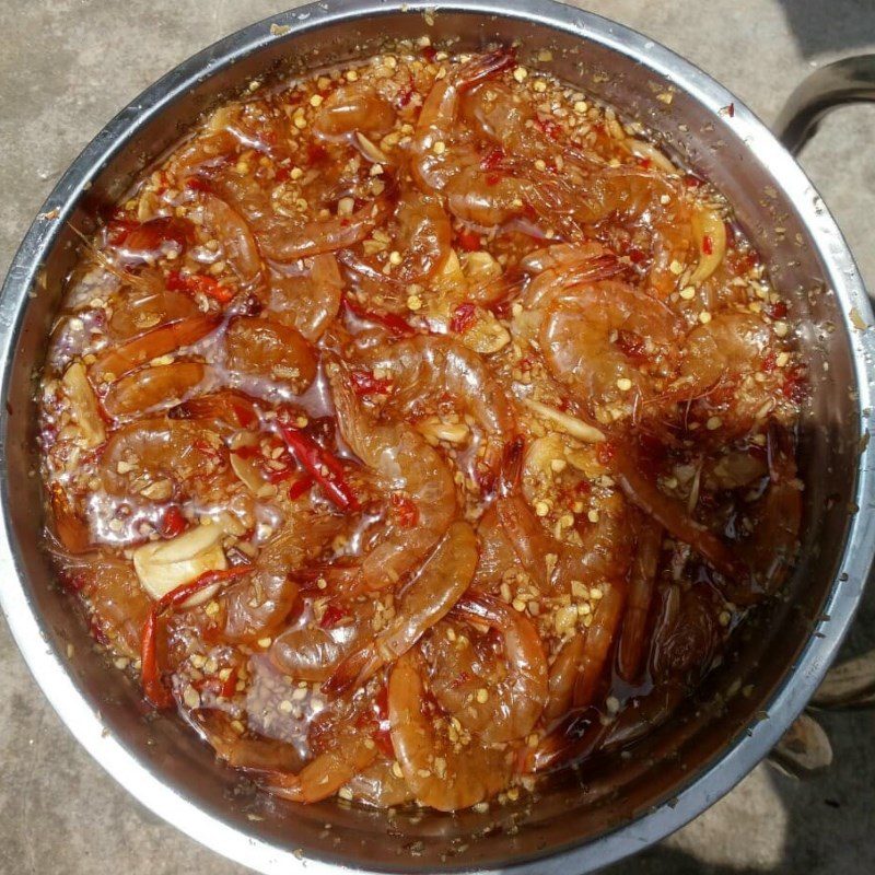 Step 3 Sun drying Western shrimp sauce