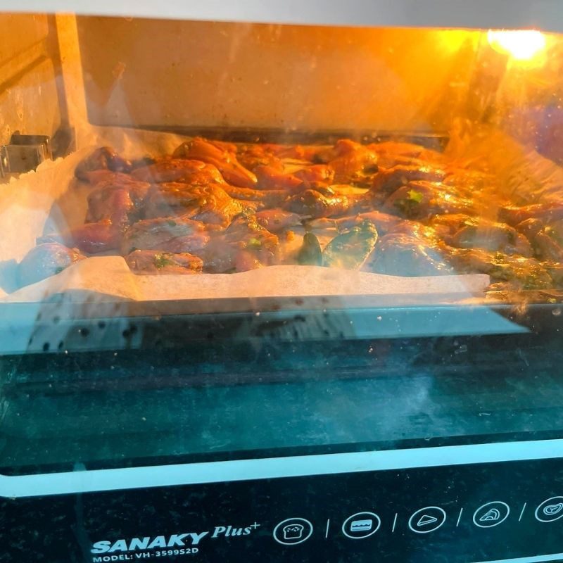 Step 4 Roast the quail in the oven Quail roasted with honeycomb leaves