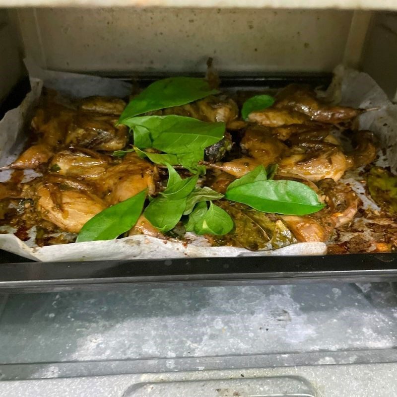 Step 4 Roast the quail in the oven Quail roasted with honeycomb leaves