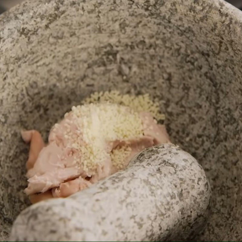 Step 2 Stuff the raw fish paste Pumpkin flower soup with shrimp and enoki mushrooms