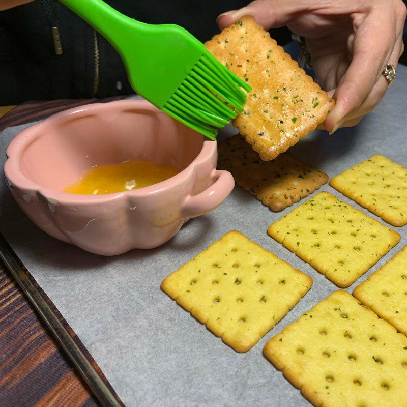 Step 1 Sprinkle seaweed on the cookies Seaweed cookies with cheese filling