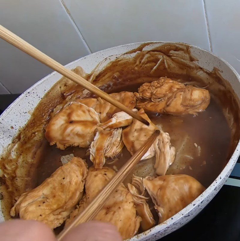 Step 3 Stir-fry chicken Sticky chicken with coconut milk