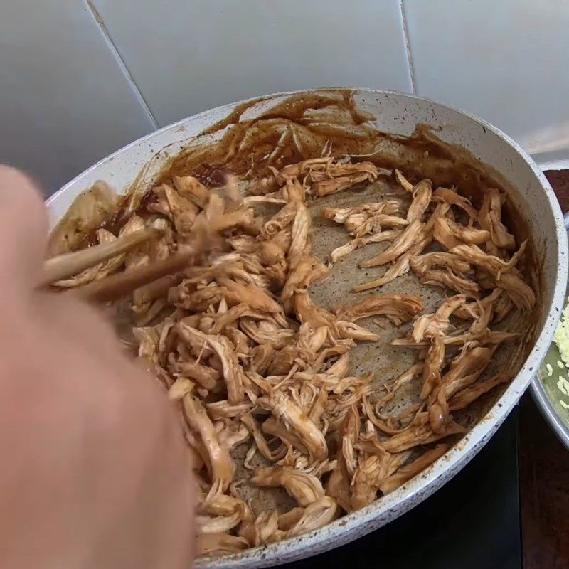 Step 3 Stir-fry chicken Sticky chicken with coconut milk