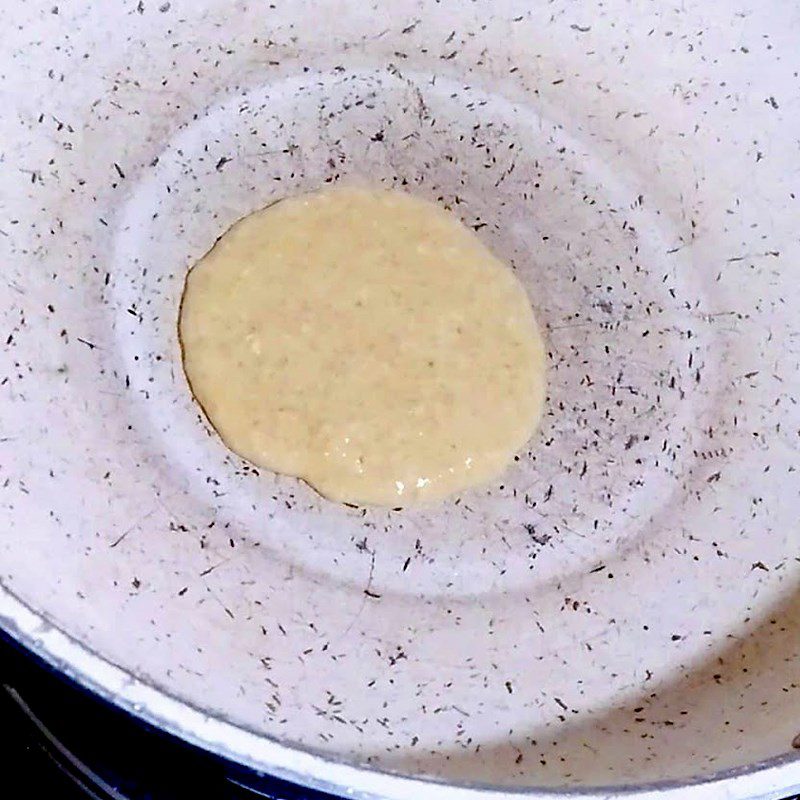 Step 2 Fry the strawberry yogurt pancakes using a non-stick pan