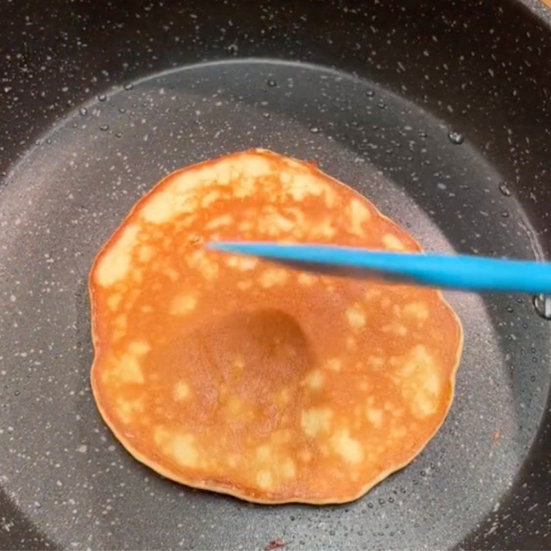 Step 3 Frying banana Pancake