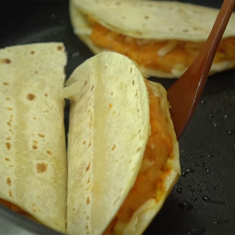 Step 5 Frying the tacos Potato cheese tacos