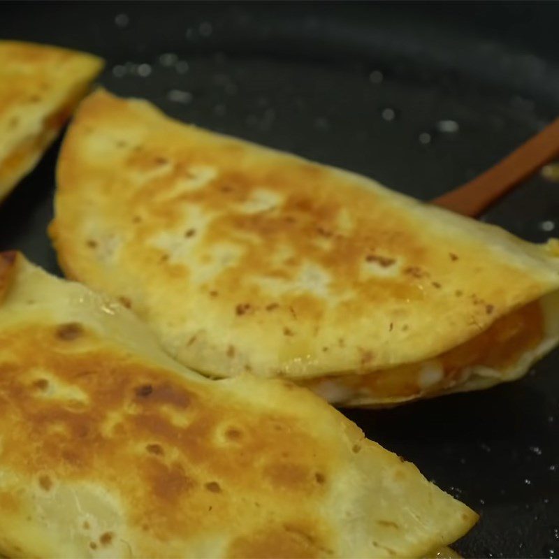 Step 5 Frying the tacos Potato cheese tacos