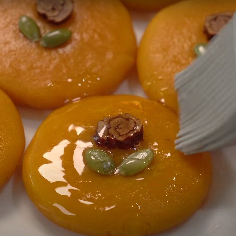 Step 4 Frying the cake Pumpkin sticky rice cake