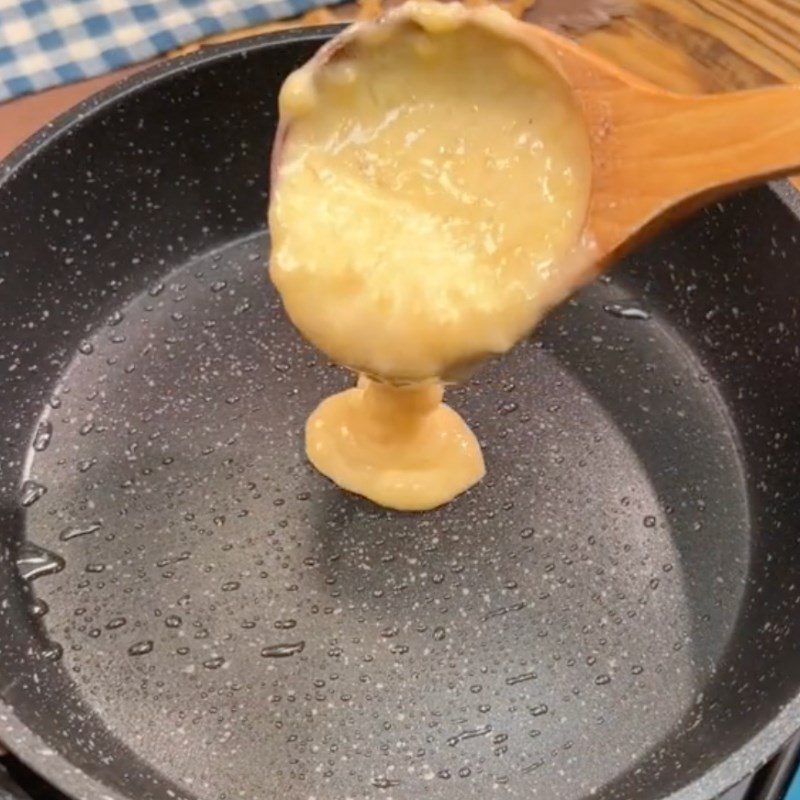 Step 3 Frying banana Pancake