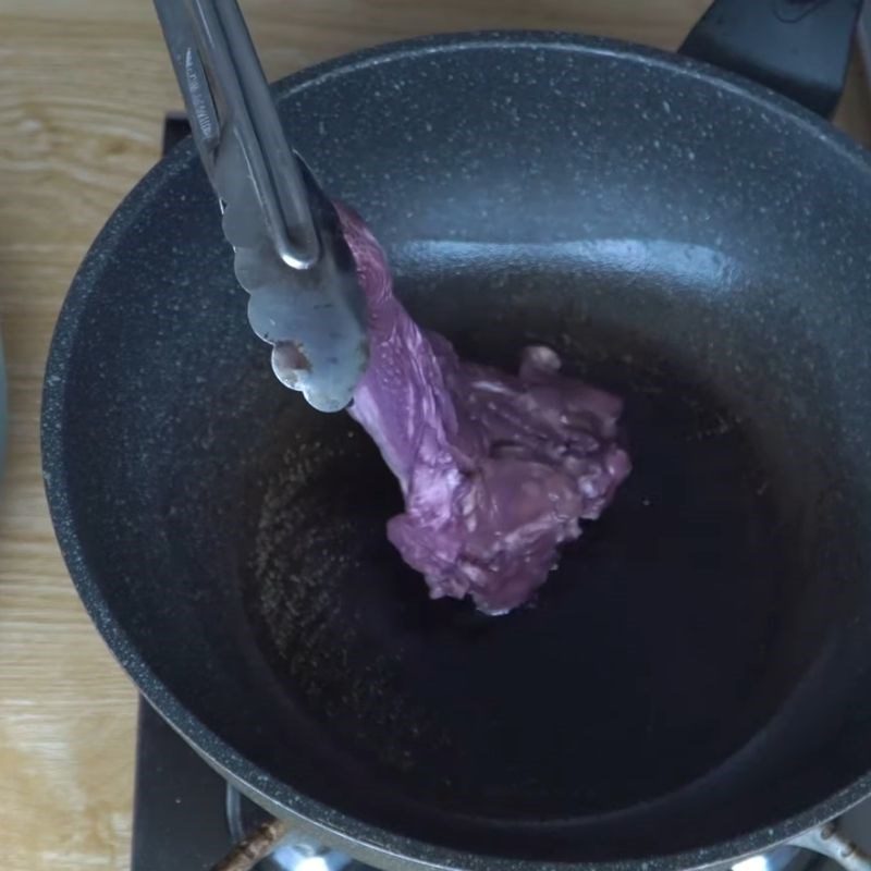 Step 7 Fry the chicken Chicken cooked with wine