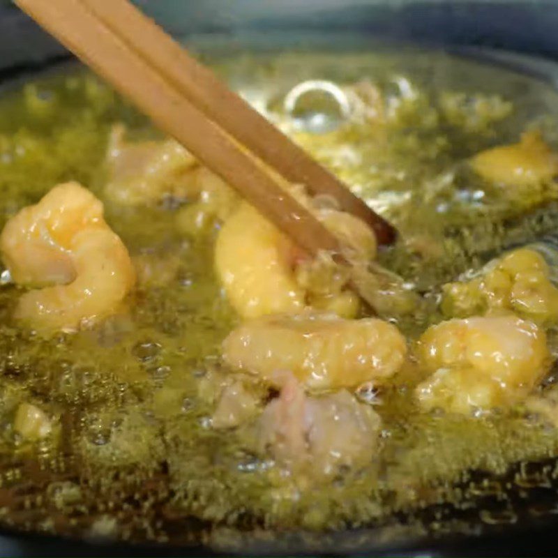 Step 3 Frying Chicken Fat Sticky Rice with Lotus Seeds and Chicken Fat