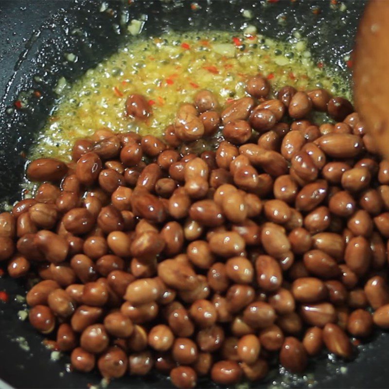 Step 3 Roasting peanuts with garlic butter Roasted peanuts with garlic butter