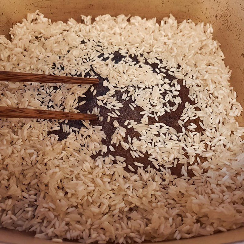 Step 2 Roast rice Korean roasted rice milk