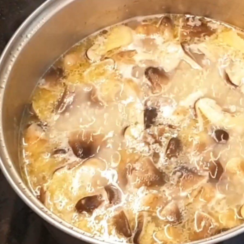 Step 5 Roasting rice and cooking chicken mushroom porridge