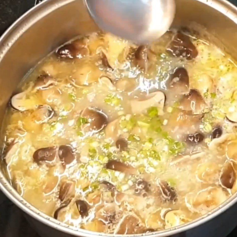 Step 5 Roasting rice and cooking chicken mushroom porridge