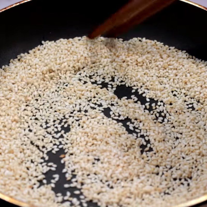 Step 2 Roasting sesame Roasted seaweed with sesame salt