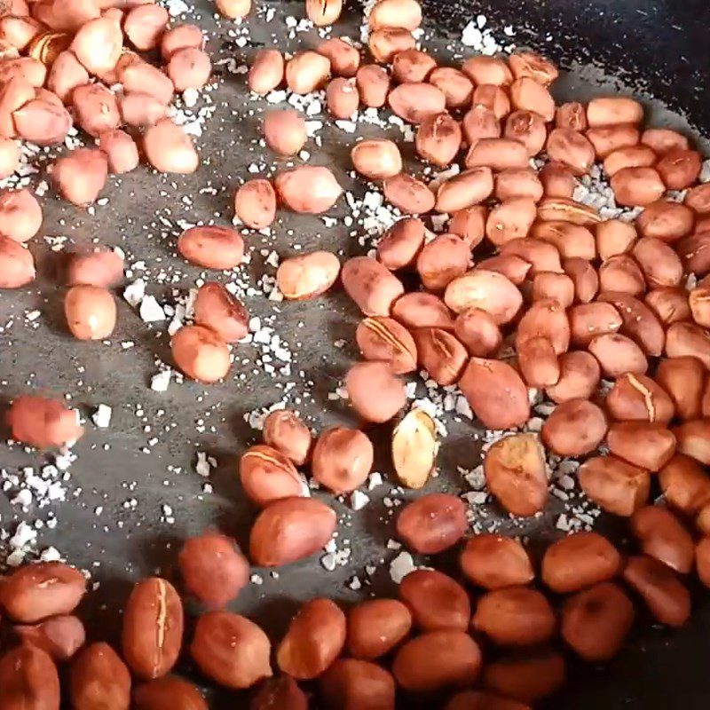 Step 1 Roasting black sesame and peanuts Black Sesame Peanut Pudding